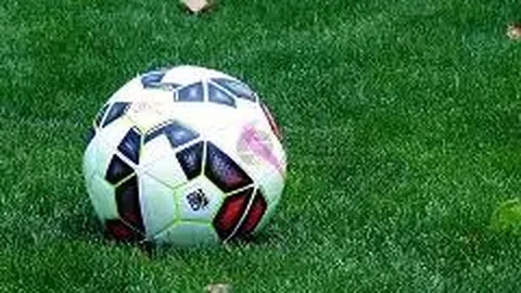 郭麒麟分享昔日恋情片段：害羞地将女友手藏入口袋