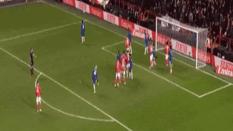 黄蜂对阵国王比赛回顾：布里奇斯23分不敌拉文42分，国王逆转取胜，黄蜂遭遇失利。